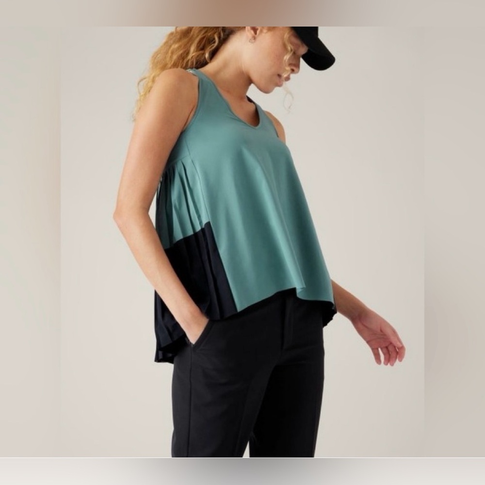 NWOT Athleta Tank Top Swing Top sz M green